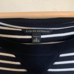 Boat neck, hardly worn, cute front pockets